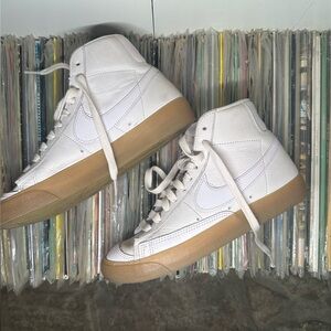 Nike Blazer mid 77 in pearl and pink